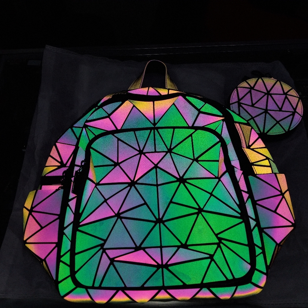 Illuminates purse/backpack with clutch